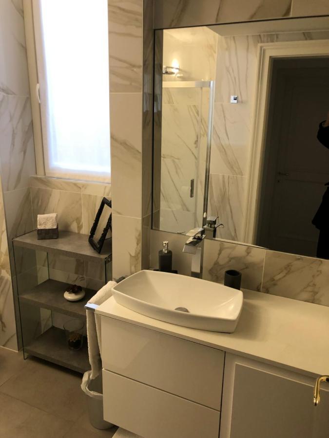 Casa Alberto Da Giussano, Elegante Bilocale In Centro Con Balcone Sul Parco Milano Eksteriør billede