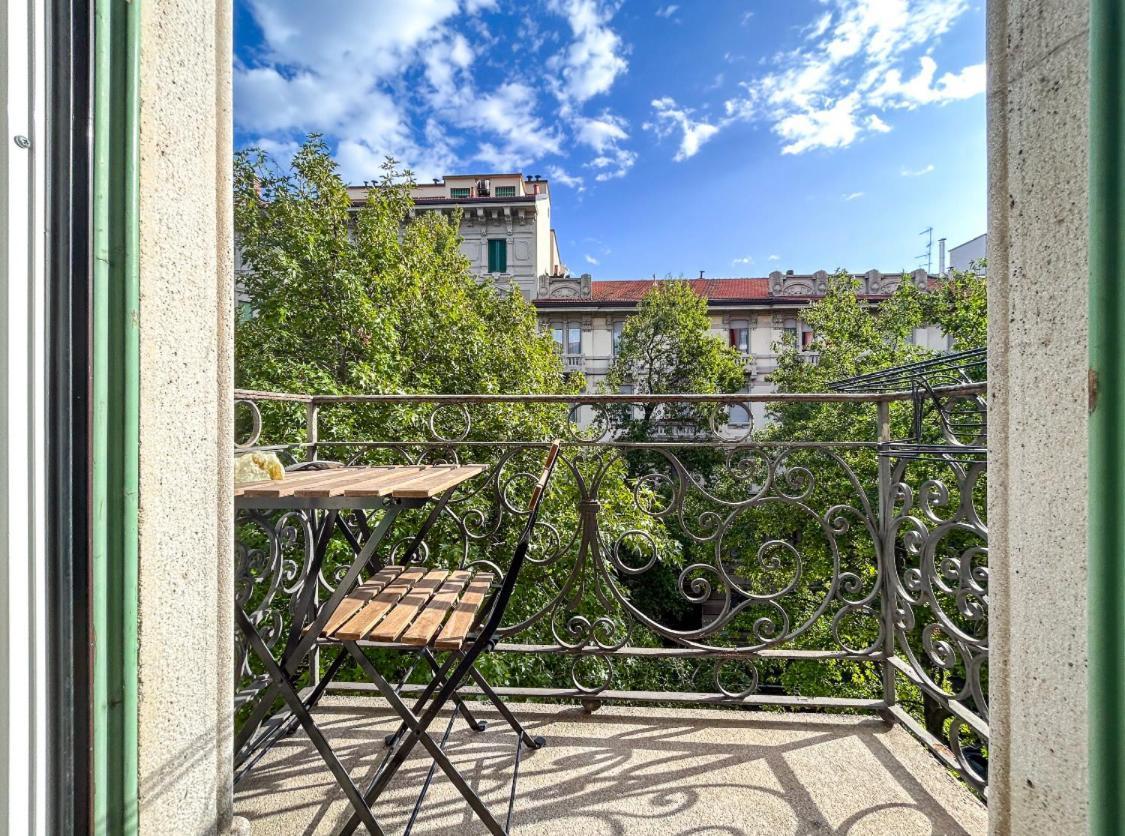 Casa Alberto Da Giussano, Elegante Bilocale In Centro Con Balcone Sul Parco Milano Eksteriør billede